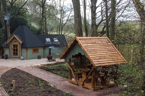 Foto 18 - Copper Beech Cabin for Couples, Outdoor Bath