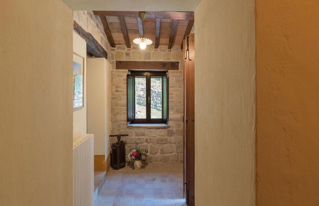 Elegant Stone House w/ Pool - Foto 26