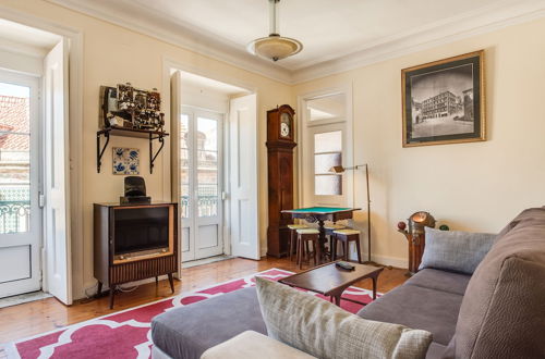 Photo 13 - JOIVY Lovely 3BR Apt w/ workspace, nearby Botanical Garden of Lisbon