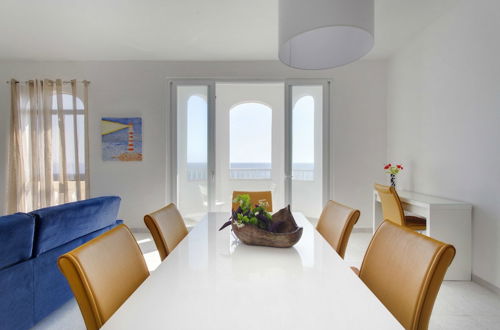 Photo 5 - Seafront Apartment, Marvelous Views GR8 Location