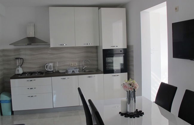 Comfortable 2 Bedroom Apartment - Photo 12