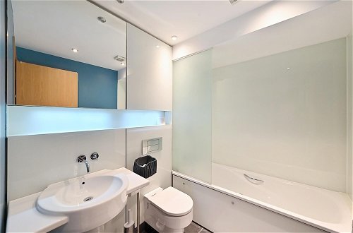 Foto 8 - Amazing Mayfair 2 Bedroom 2 Bath Air Conditioned