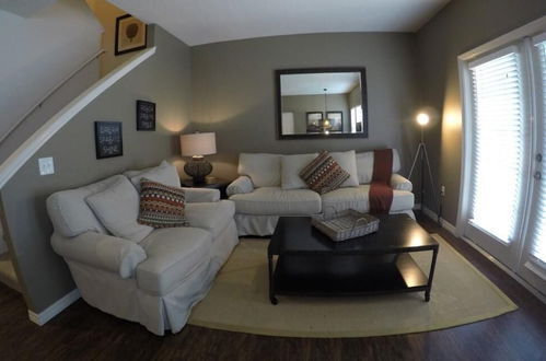 Foto 11 - Lucaya 4 Bedrooms 4 Baths Townhome, Spacious Living Room