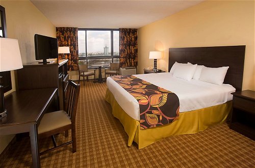 Foto 7 - Ramada Plaza Resort & Suites by Wyndham Orlando Intl Drive