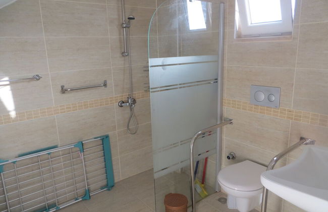 Villasevval-sleeps8-pool-bbq-ac-neartown - Photo 24