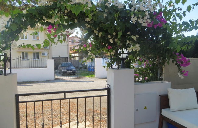 Villasevval-sleeps8-pool-bbq-ac-neartown - Photo 17