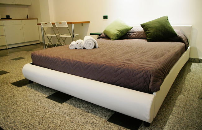 Business Home - Photo 12