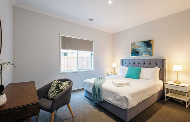 Luxury Waterfront Grand Villa in Melbourne - Photo 6
