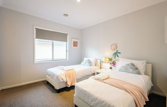 Luxury Waterfront Grand Villa in Melbourne - Photo 16