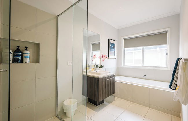 Luxury Waterfront Grand Villa in Melbourne - Photo 46