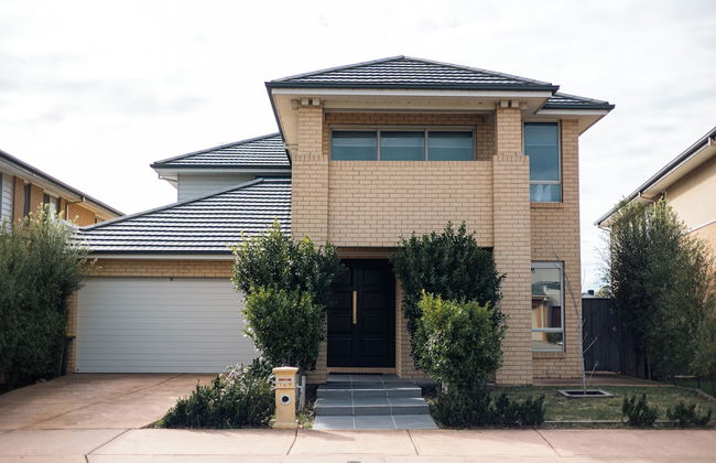 Luxury Waterfront Grand Villa in Melbourne - Photo 80