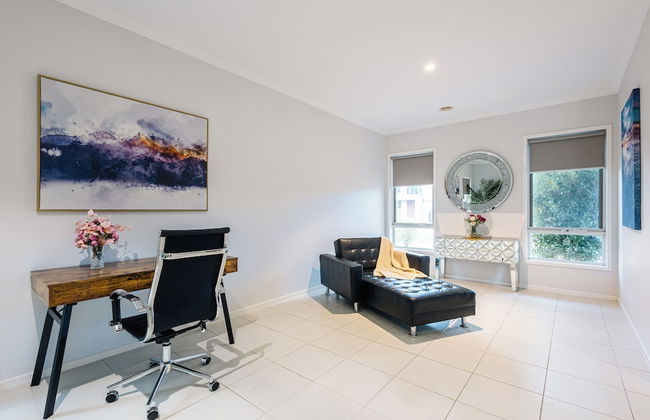 Luxury Waterfront Grand Villa in Melbourne - Photo 56