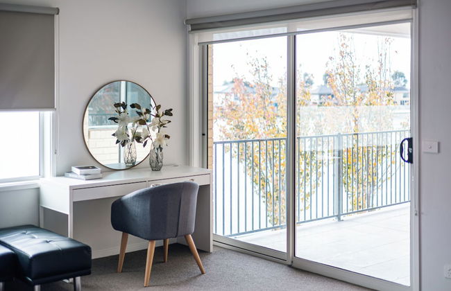 Luxury Waterfront Grand Villa in Melbourne - Photo 64
