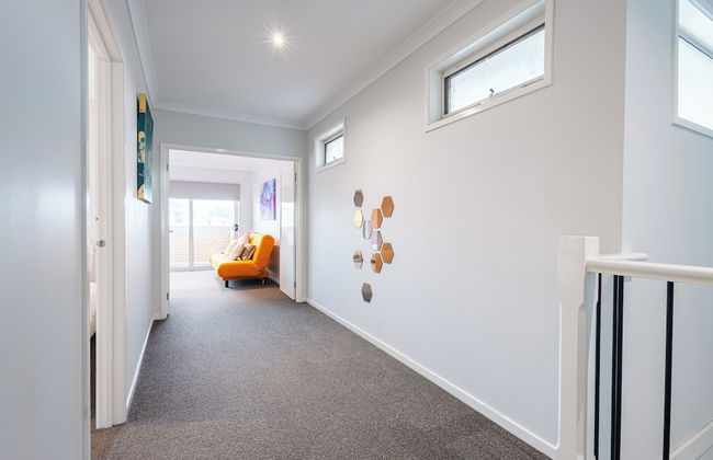 Luxury Waterfront Grand Villa in Melbourne - Photo 59