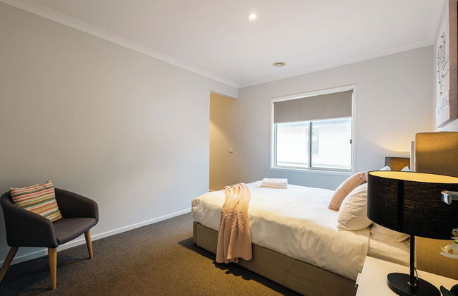 Luxury Waterfront Grand Villa in Melbourne - Photo 9