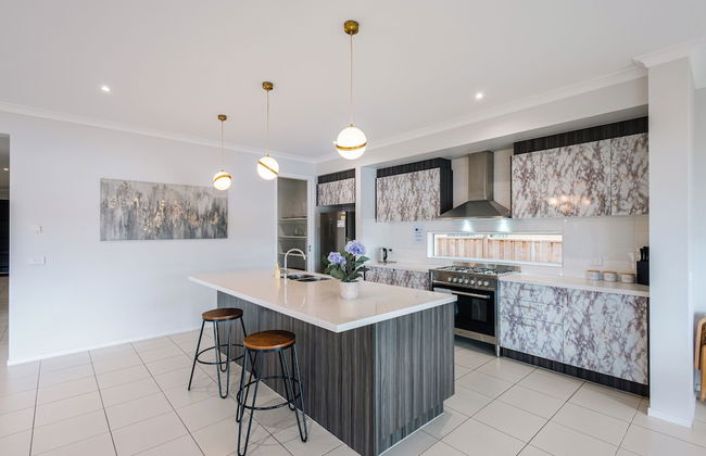 Luxury Waterfront Grand Villa in Melbourne - Photo 29