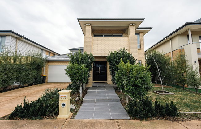 Luxury Waterfront Grand Villa in Melbourne - Photo 79