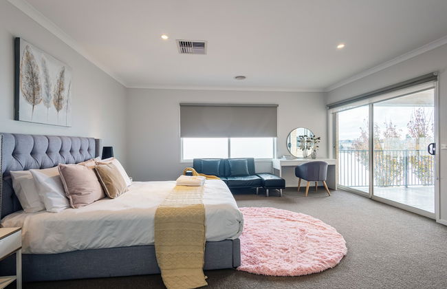 Luxury Waterfront Grand Villa in Melbourne - Photo 15