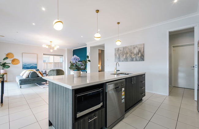 Luxury Waterfront Grand Villa in Melbourne - Photo 26