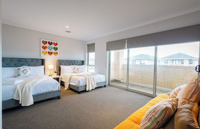 Luxury Waterfront Grand Villa in Melbourne - Photo 18