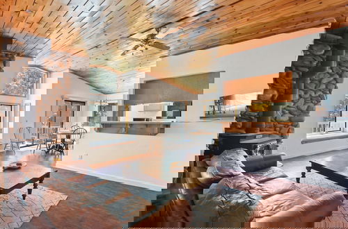 Photo 1 - Palisades Point Prime Location!