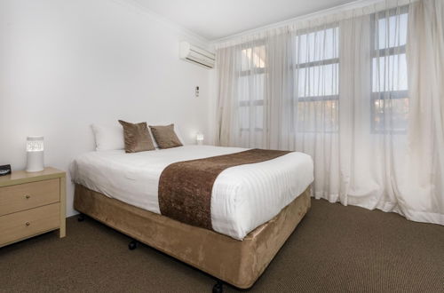 Photo 10 - Perth Ascot Central Apartment Hotel