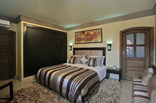 Foto 5 - Authentic Villa 6 Royal Suites With Breakfast - by Feelluxuryholidays