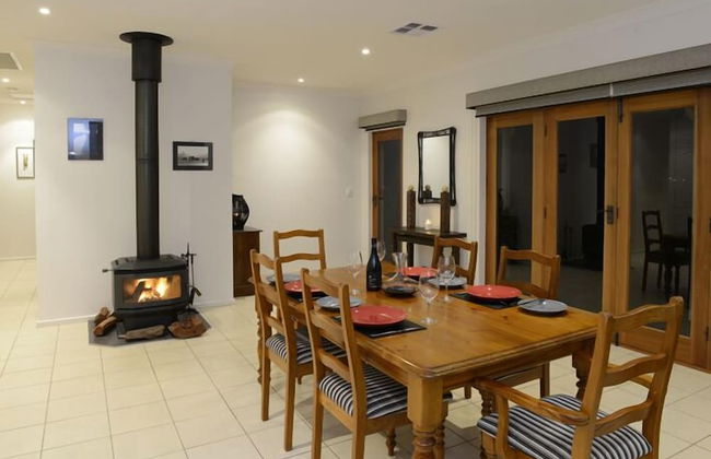 131 Your Vineyard Home in the heart of the Vale - Foto 5