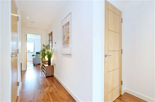 Photo 19 - Stunning two Bedroom Home in West End Area of Aberdeen