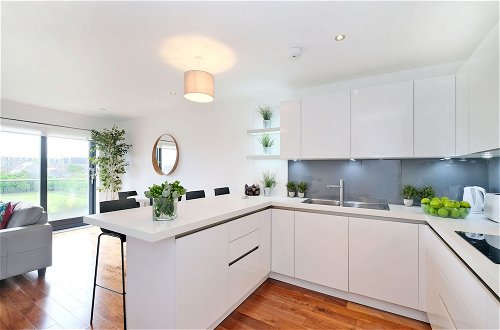 Photo 11 - Stunning two Bedroom Home in West End Area of Aberdeen