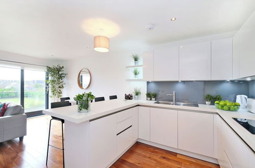 Photo 16 - Stunning two Bedroom Home in West End Area of Aberdeen