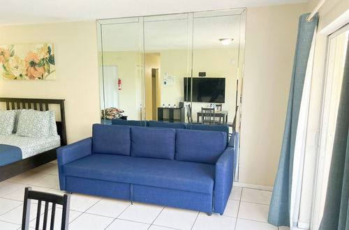 Photo 12 - Sunny Isles Apartments