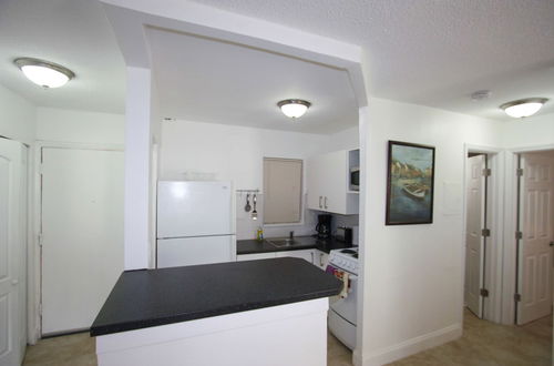 Photo 16 - Sunny Isles Apartments