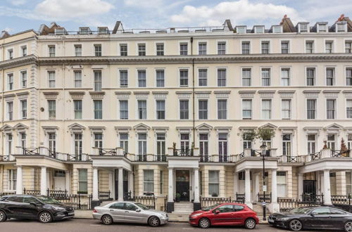 Photo 9 - Spacious and Recently Modernised Two-bedroom Apartment in Kensington