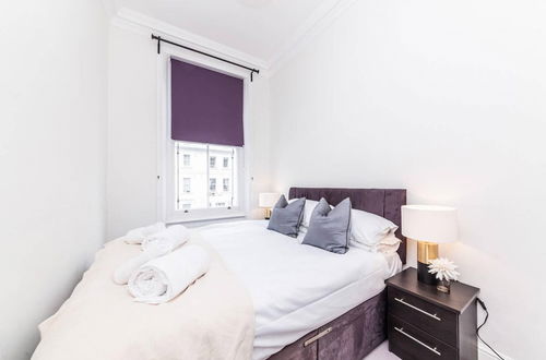 Photo 8 - Spacious and Recently Modernised Two-bedroom Apartment in Kensington