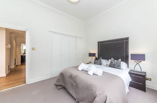 Photo 14 - Spacious and Recently Modernised Two-bedroom Apartment in Kensington