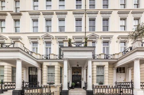 Photo 34 - Spacious and Recently Modernised Two-bedroom Apartment in Kensington