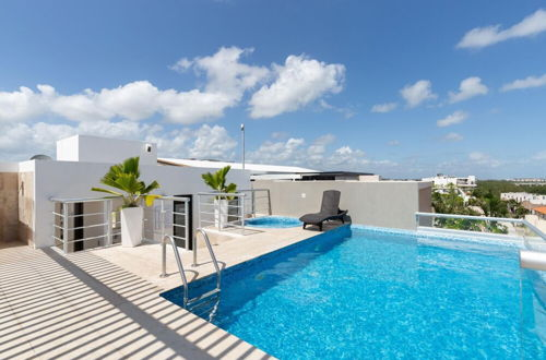 Photo 8 - Stunning 2 in 1 Apartments Ocean View Rooftop Pool Near The Beach and 5th Avenue