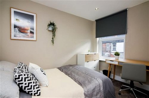 Photo 10 - Stunning 5bed House in Nottingham