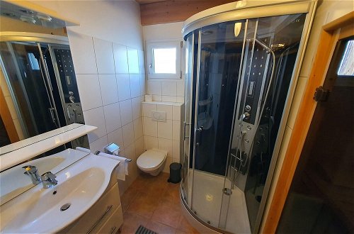 Foto 16 - Comfortable Chalet in Hohentauern with Whirlpool near City Center