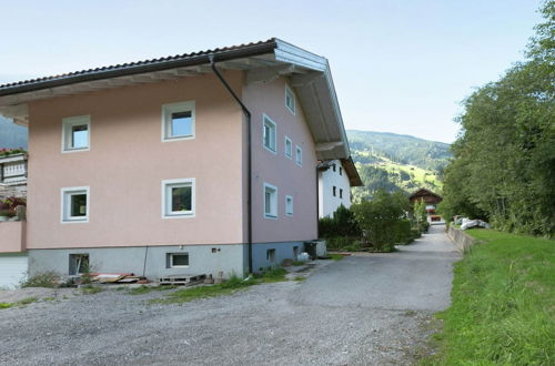 Foto 17 - Apartment With Terrace in Aschau im Zillertal