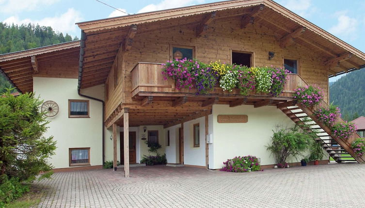 Photo 1 - Apartment With a Joint Pool in Watring