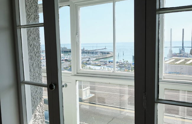 Impeccable 6-bed House in Ramsgate, Harbour Views - Photo 7