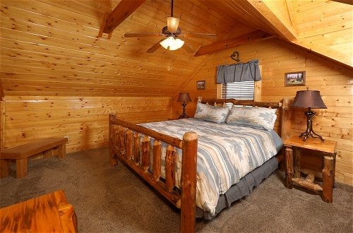 Photo 2 - Ridgetop Theatre Lodge - Six Bedroom Cabin