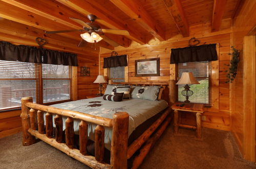 Photo 11 - Ridgetop Theatre Lodge - Six Bedroom Cabin