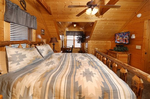 Photo 7 - Ridgetop Theatre Lodge - Six Bedroom Cabin
