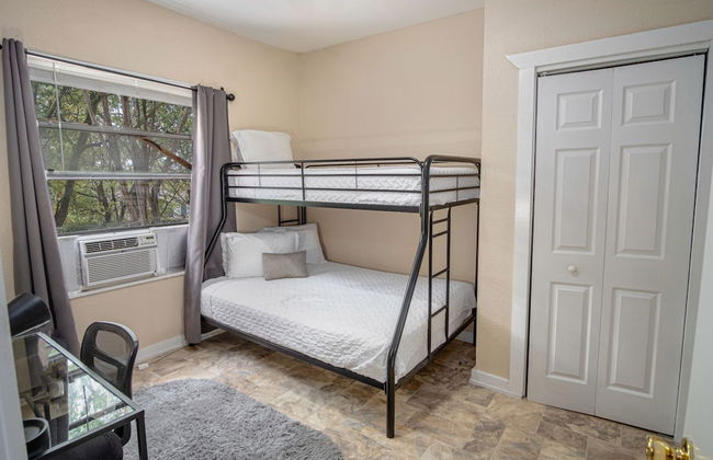 Cozy Downtown Guest House 2br/1ba Sleeps 8 - Photo 7