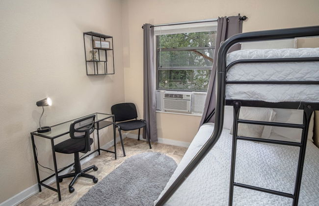 Cozy Downtown Guest House 2br/1ba Sleeps 8 - Photo 19