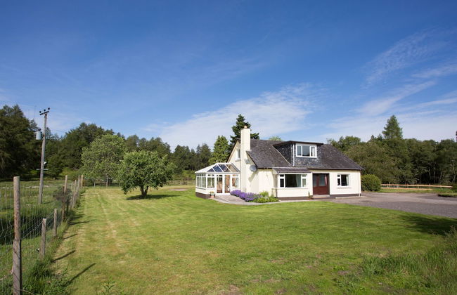 Juniper Hill, Loch Achilty - Foto 1