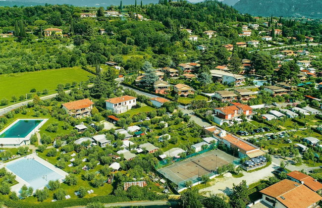 Mansion by Lake Garda With Pools & Olive Trees - Foto 16